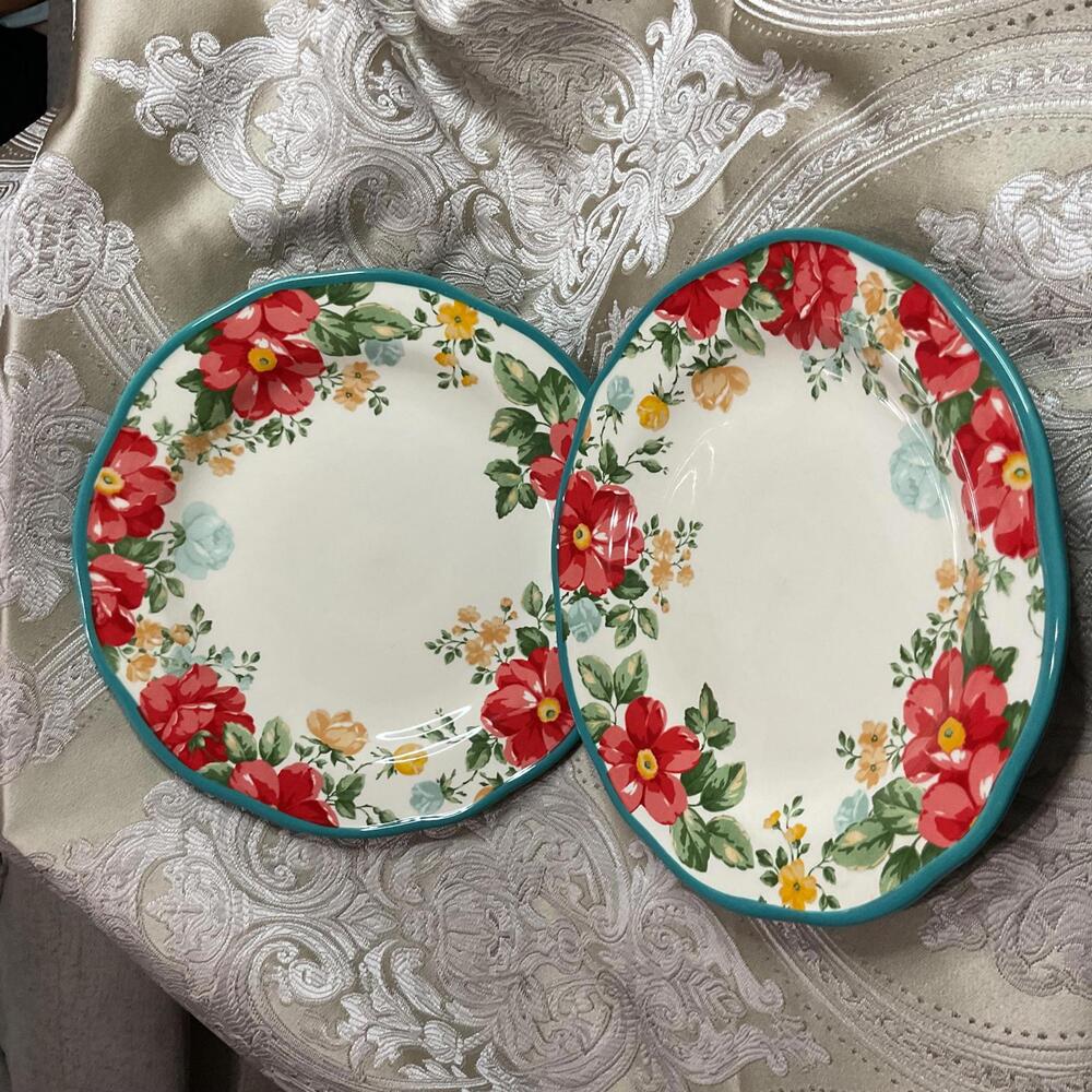 Pioneer Woman set of 2 Vtg Floral Scalloped Dinnerware Plates